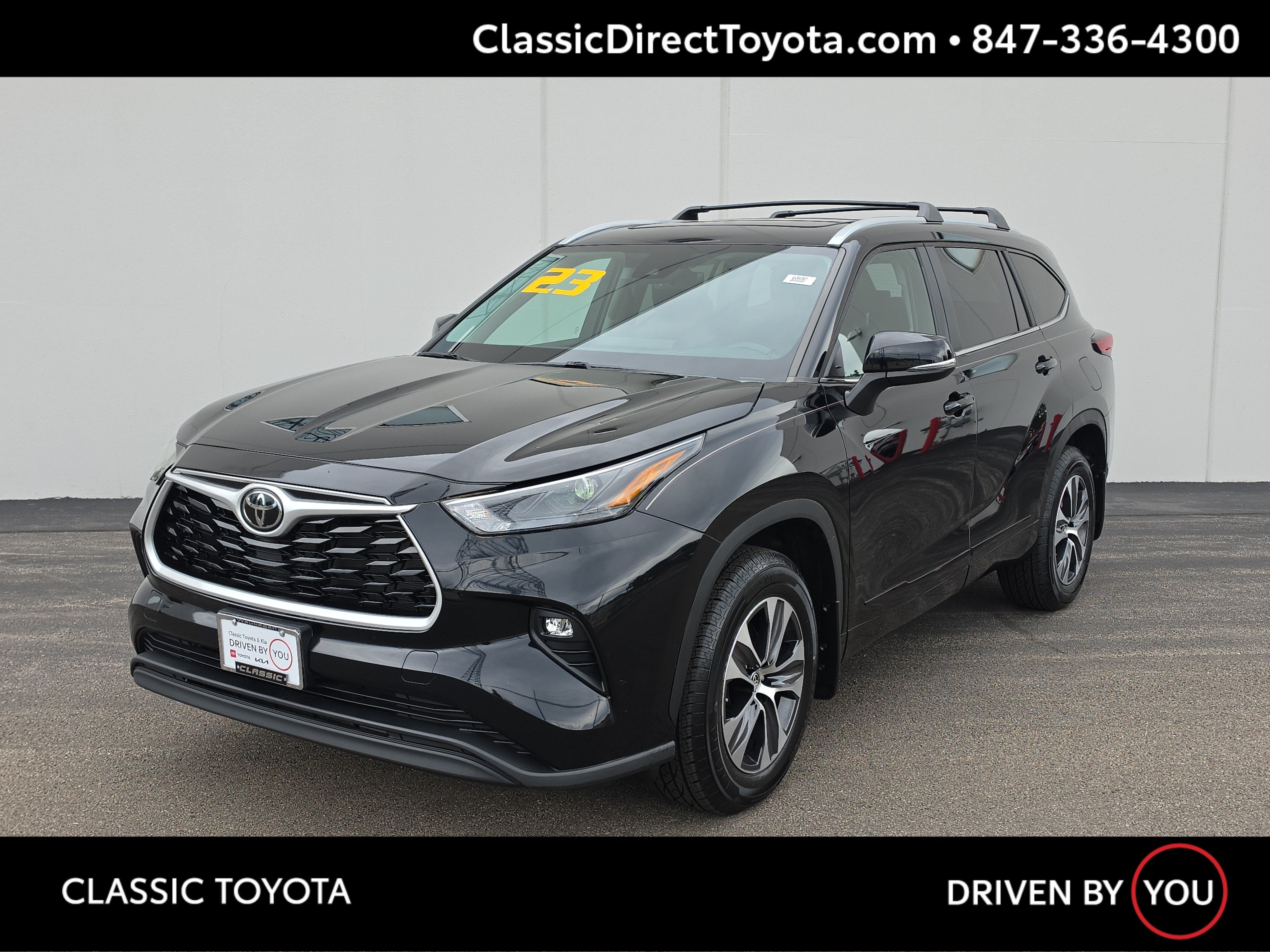 2023 Toyota Highlander XLE in Midnight Black Metallic — front three-quarter view